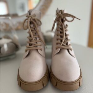 Women's Beige Canvas Lace-Up Boots, 9.5